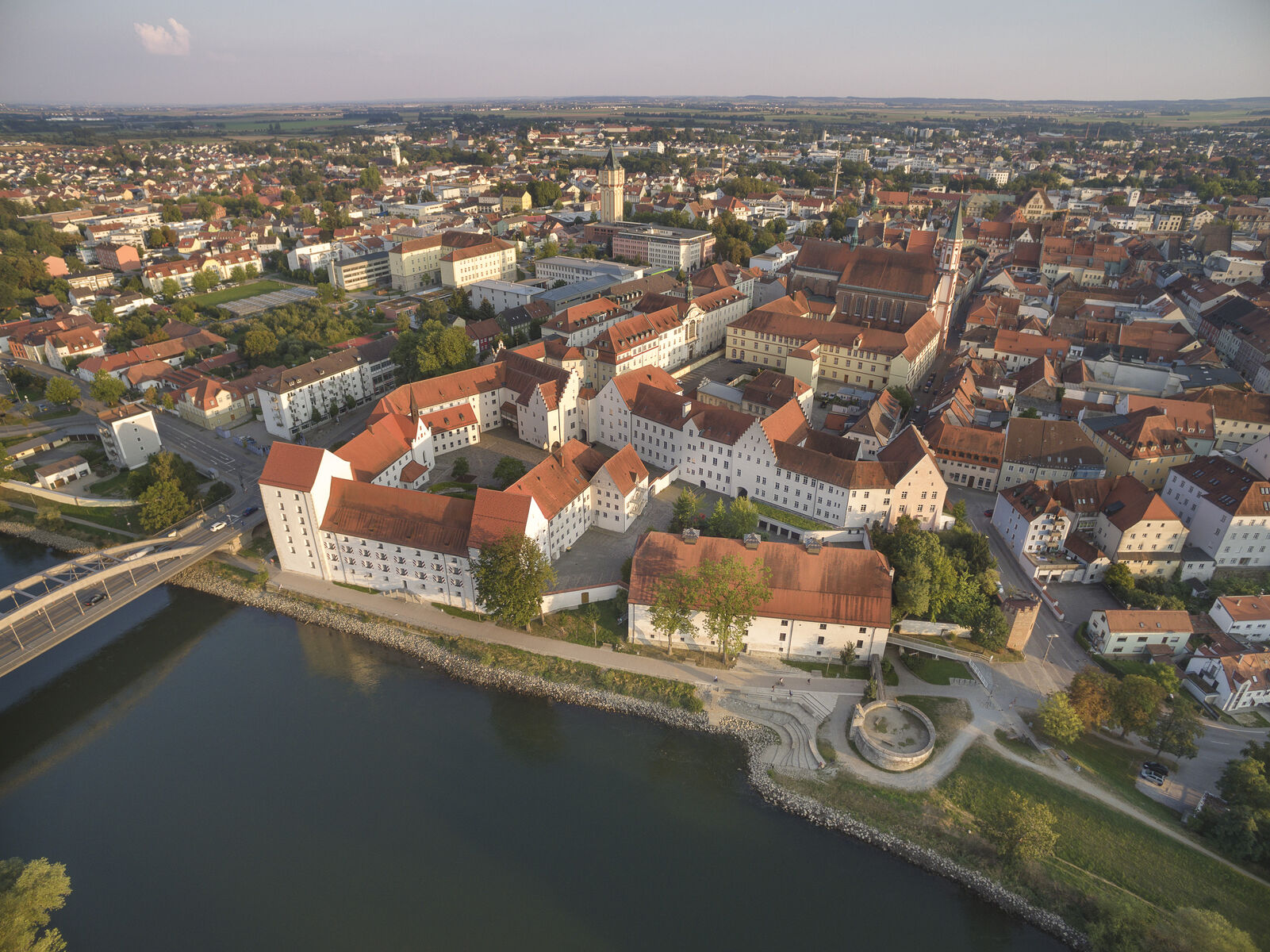 Luftaufnahme der Straubinger Altstadt an der Donau